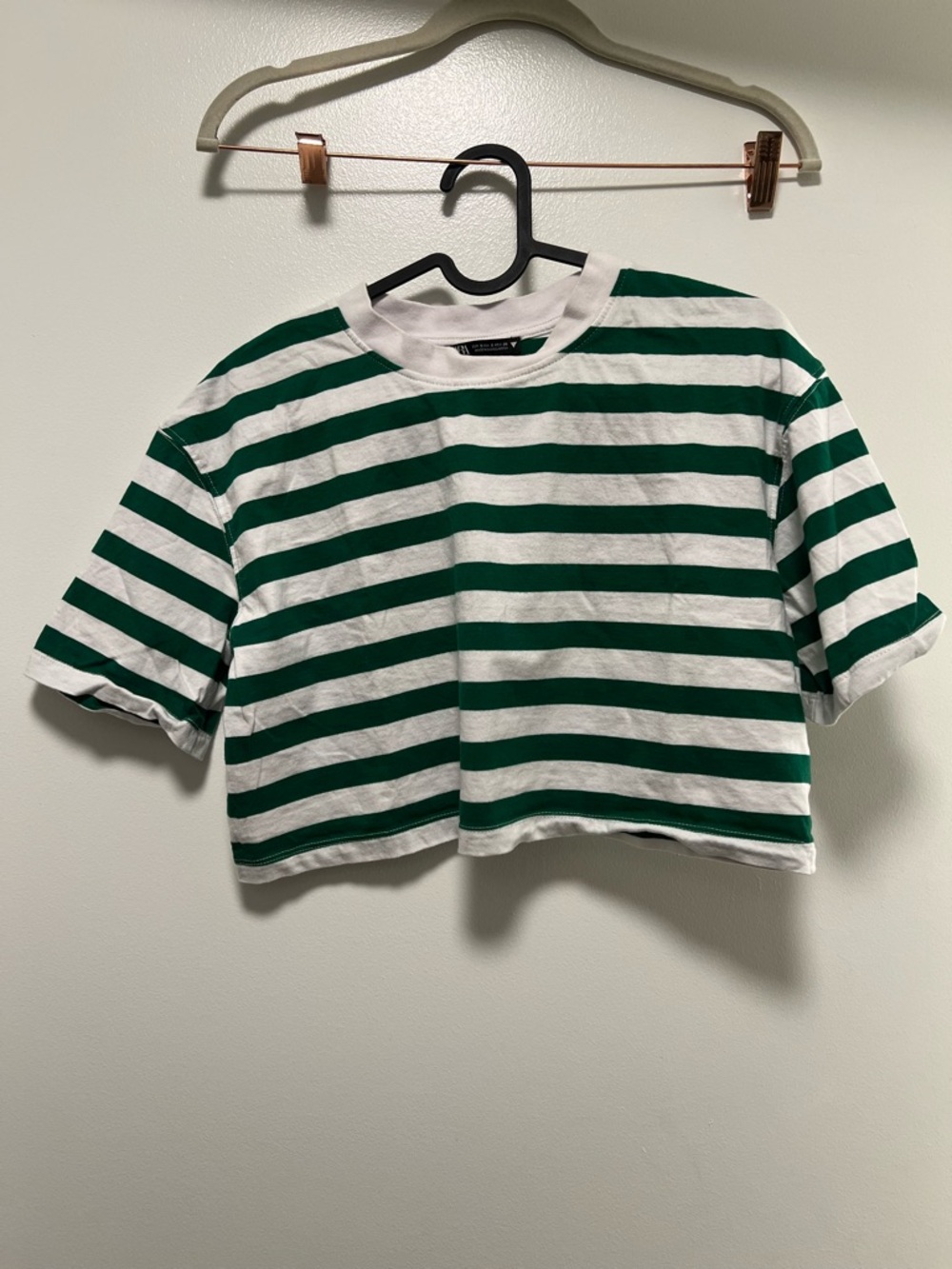 Zara White and Green Striped Cropped Tee